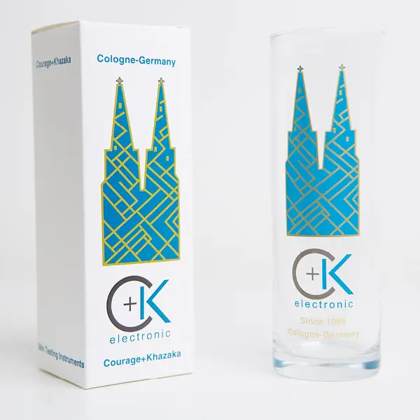 Bedrucktes Kölschglas mit Köln-Skyline und Geschenkverpackung für die KfW DEG